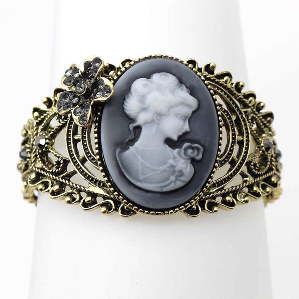 Cameo Bracelet W Crystal Accents